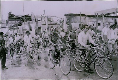 #ad LG839 1966 Wire Photo WET PRIMITIVE JUNGELAND Bicycles in Georgetown Traffic $20.00