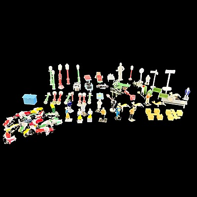 #ad LARGE LOT OF BACHMANN PLASTICVILLE STREET ACCESSORIES MODEL RAILWAY TRAIN PARTS $35.00