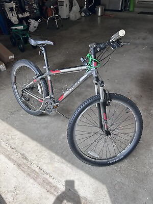 #ad Trek 820 Mountain Bike Size S 16” Frame Rider 5’1” to 5’5” Pickup Only $120.00