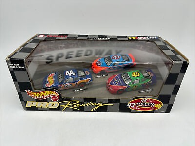 #ad Hot Wheels Pro Racing *** PETTY GENERATIONS *** 3 Car TARGET Exclusive $9.99