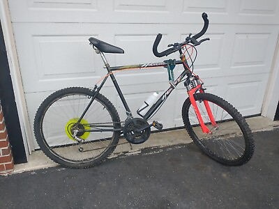 #ad Huffy USA Sledge Hammer Head Fork 18 Speed. 26 inch tires on it. It is 38quot; Tall $156.60