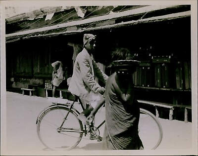 #ad GA51 Orig Photo MAN RIDING BICYCLE India Worker Carrying Platter Everyday Life $20.00